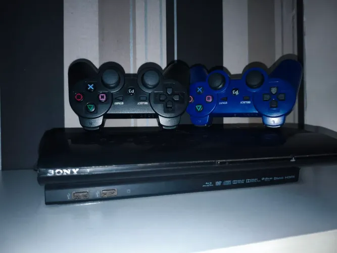 Play 3, com jogos e controles