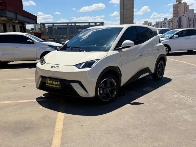 BYD Dolphin EV (Elétrico) 2025