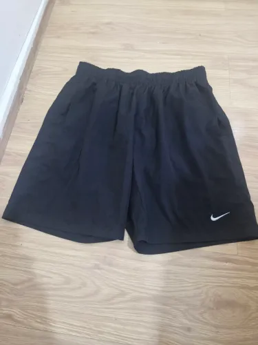 bermuda nike, logotipo bordado, usada, sem defeitos