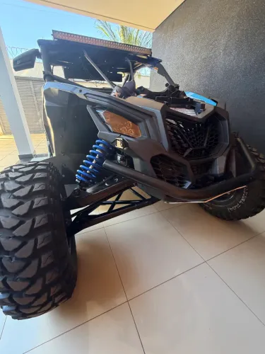 UTV Can-Am X3 RS 2021, super novo, com apenas 150 horas de uso e muitos acessórios.