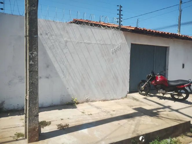 VENDO UMA CASA