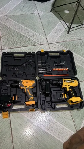 Duas parafusadeira pra vender logo