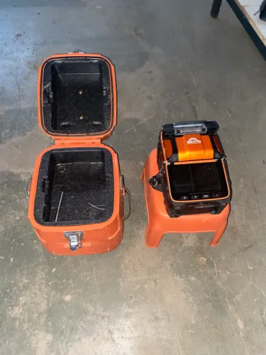 Máquina de Fusão de Fibra Óptica Signal Fire + Maleta e Suporte