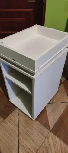 Mesa lateral branca