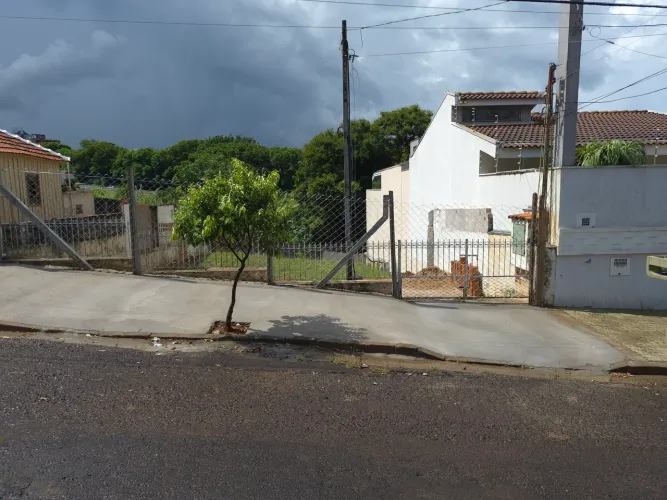 2 TERRENOS NO CENTRO (Leia anúncio)
