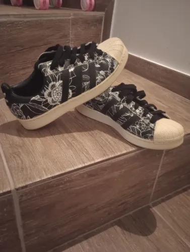 Tênis Adidas Superstar N/37