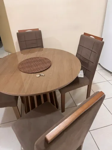 Mesa com cadeiras