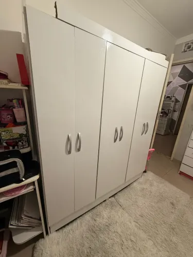 Guarda roupa pequeno