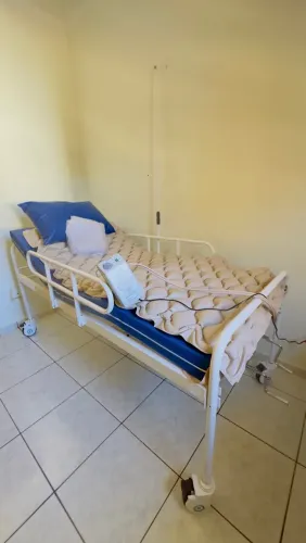Cama hospitalar 5 posições inclui colchão hospitalar, travesseiro, suporte p/ soro