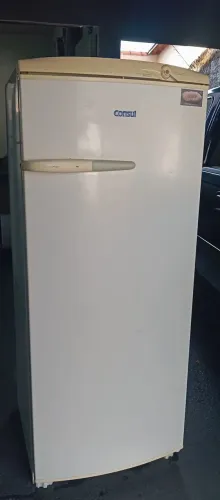 Geladeira muito conservada 220 wolts Excelente pra gelar entrega a combinar