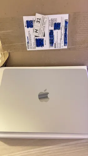Apple Macbook Air Chip M4 16GB RAM 256GB SSD Tela 13 ainda com garantia Apple.