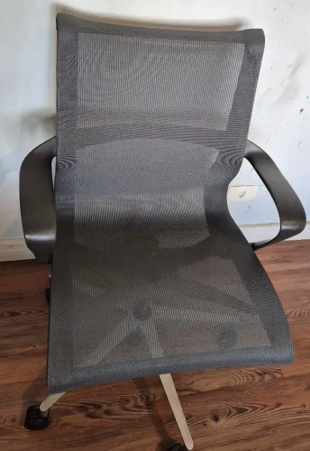 Herman Miller Setu com pequenas avarias