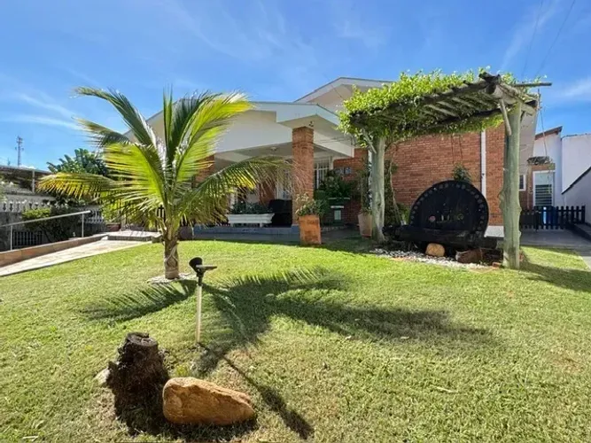 Casa 4 suítes  - Águas de São Pedro - SP