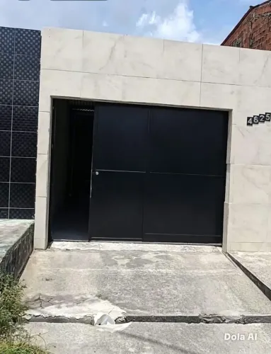 ? casa- 2 quartos, quintal amplo e garagem