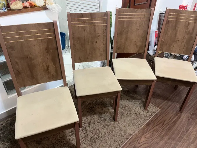 Conjunto de mesa e 4 cadeiras