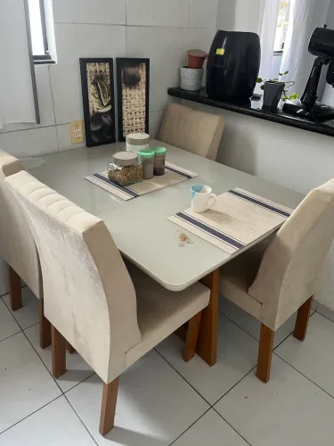 Mesa laqueada 4 cadeiras