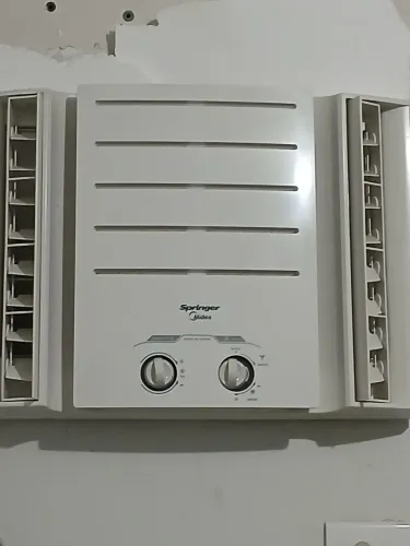 Ar condicionado Springer janela