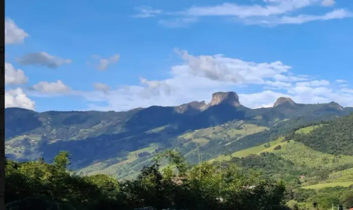Terreno no centro com vista para pedra do baú