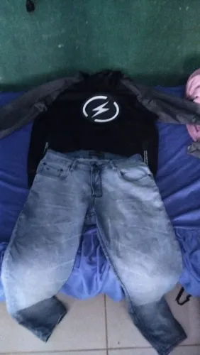 Vendo calça da Kelvin Klein e moletom da openshock (leia a lengenda)
