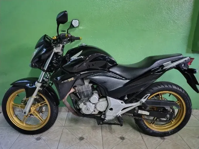 Cb 300 amo 2015 motor novo relação nova bem conservada 