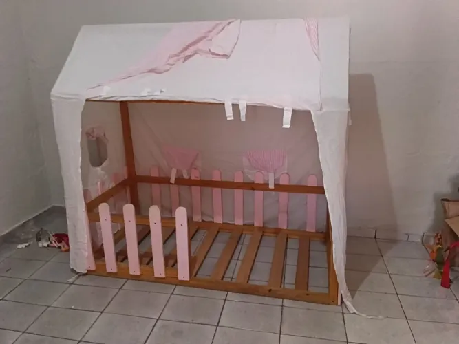 Cama montessoriana infantil