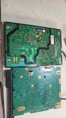 Placa principal e placa fonte tv Samsung un50tu8000g retirada tv display quebrado. 
