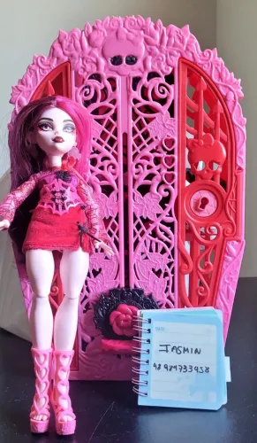 Monster High Daculaura Skulltimate Secret Garden Mysteries