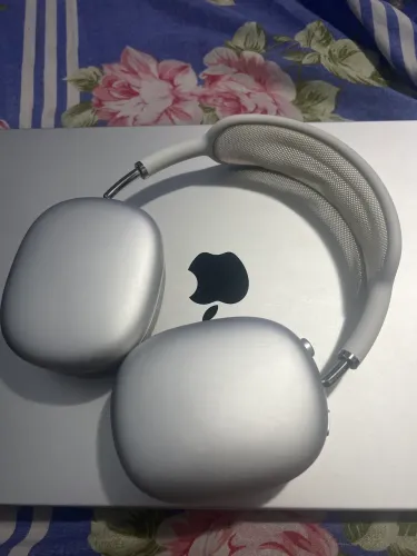 AirPods Max Apple