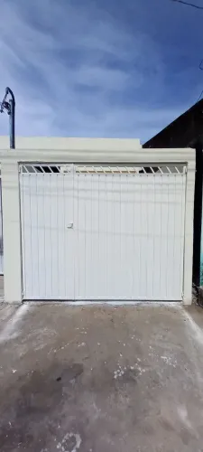 Alugo casa