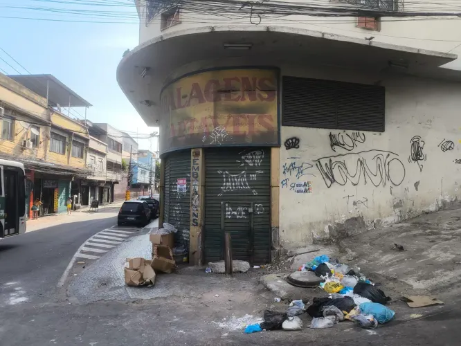 Imóvel para aluguel possui 90 metros quadrados em Centro - São João de Meriti - RJ