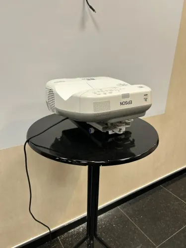 PROJETOR Epson BrightLink 595Wi+ (WXGA, 3.300 lumens, lâmpada, de 2014)