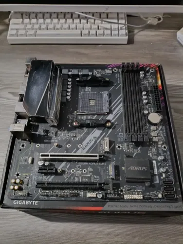 Placa Mãe B550M Aorus Elite AM4