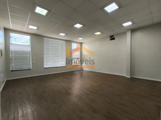 Casa comercial para locação em Americana-SP, bairro Jardim São Paulo: 5 salas, 4 banheiros