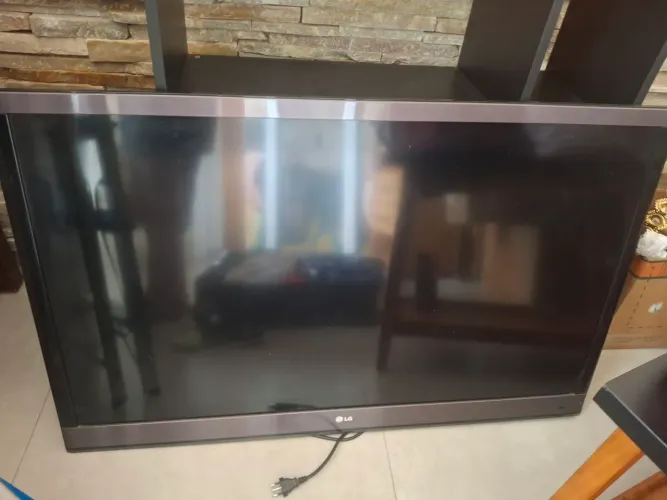 Vendo tv 47 polegadas, Não é Smart , Ótimo Estado...Se comprar adaptador, pega tudo....