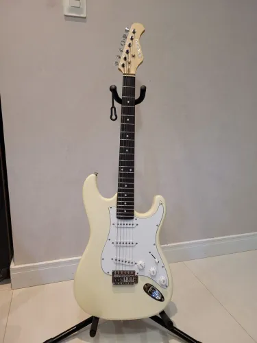 Guitarra Suzuki