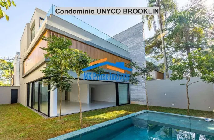 Linda casa com piscina no Condomínio UNYCO BROOKLIN - São Paulo.