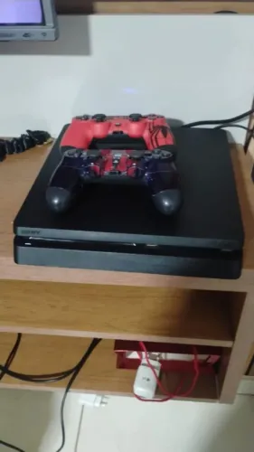 Ps4 slim com 2 controles 