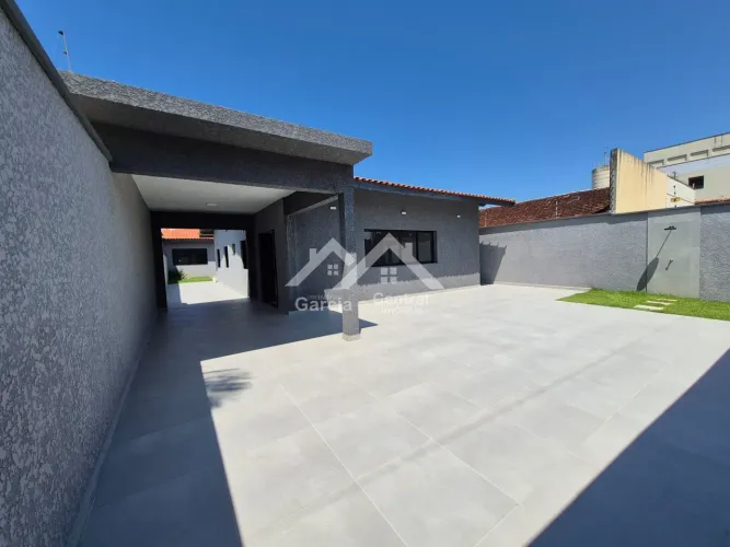 Casa com piscina em Peruíbe REF: 9525