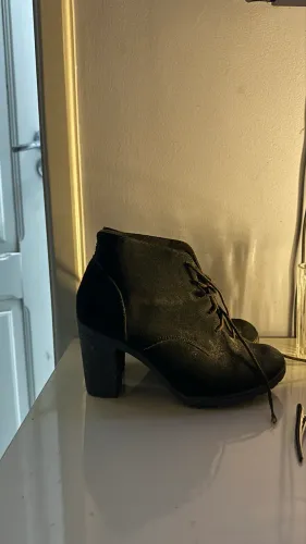 Bota Timberland Feminina Preta em Camurça | Salto Bloco | Ótimo Estado
