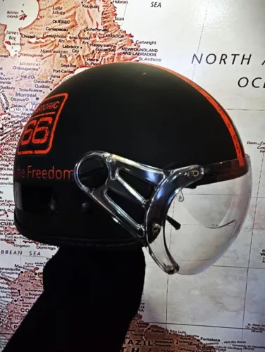 Capacete Kraft Plus Vintage Historic 66 Preto Fosco e Laranja