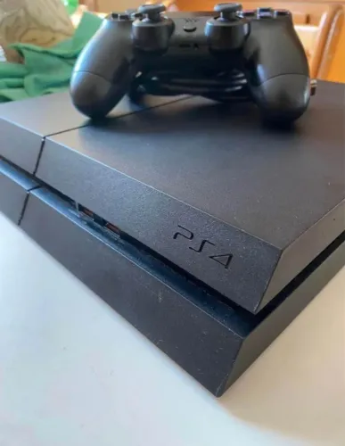 Playstation 4 - semi novo com 2 controles originais