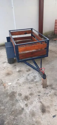 Reboque carretinha para moto semi nova
