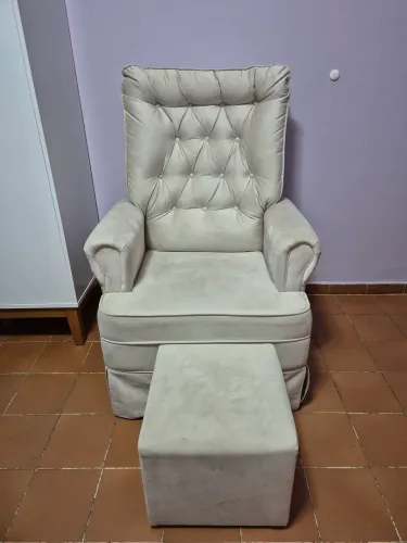 Poltrona de amamentação com balanço