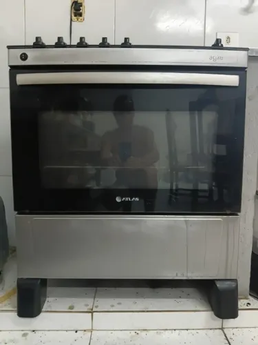 Fogão Atlhas 5 bocas, mesa de vidro aço escovado.