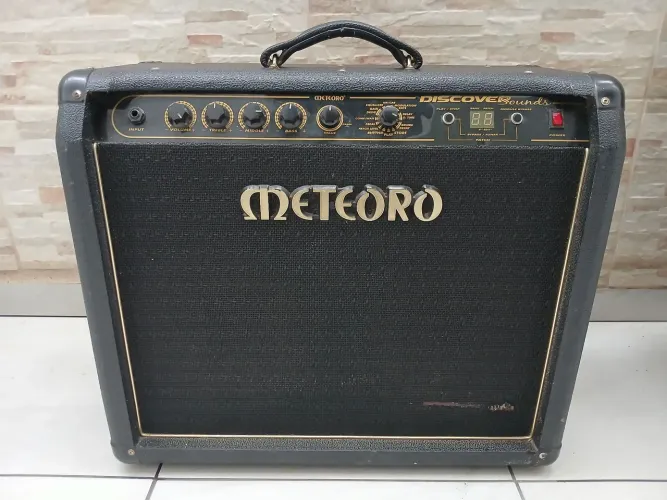 Amplificador para guitarra Meteoro Discover Sounds - com defeito