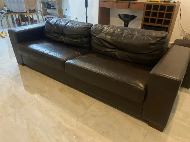 Sofá Minuano couro marrom