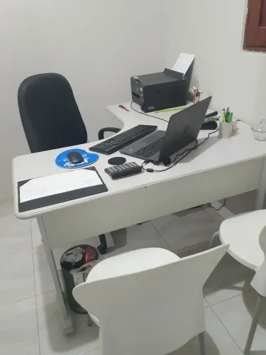 Mesa em L em ótimo estado