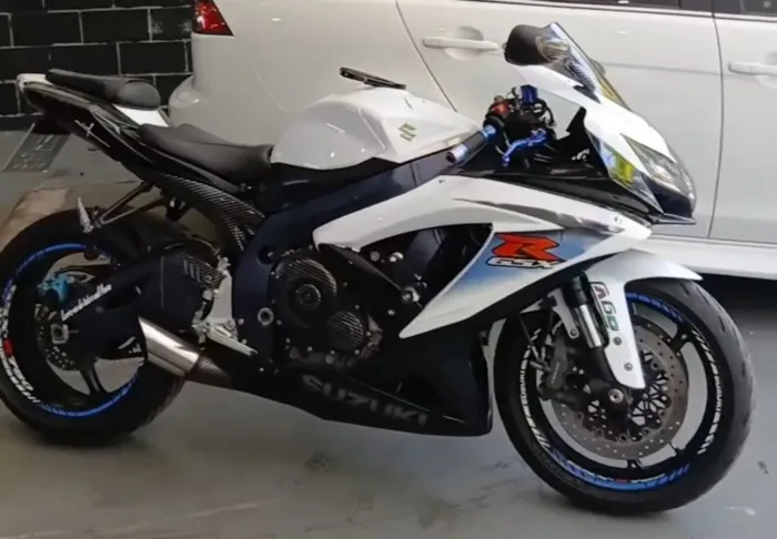 SUZUKI. SRAD. 750. 2012