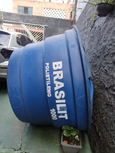Caixa d'água 1000 litros - Excelente estado