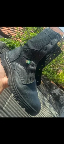 Coturno preto tamanho 39